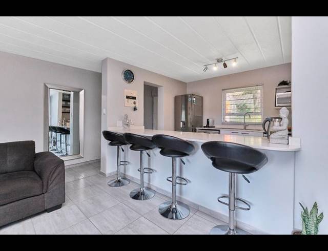 2 BEDROOM APARTMENT FOR SALE IN RIVONIA